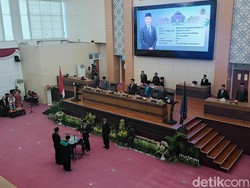 Resmi Dilantik, Najib Gantikan Nursai di DPRD Lombok Tengah