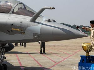 Prabowo Serahkan Enam Pesawat Rafale serta Misil Prancis