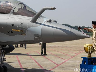 Prabowo Serahkan Enam Pesawat Rafale serta Misil Prancis