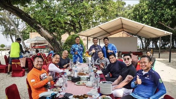 Momen Verrell Bramasta Kulineran Bareng TNI AL sampai Pejabat di Uzbekistan
