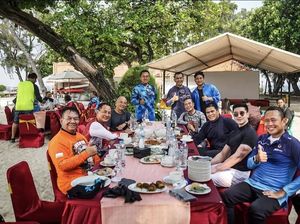 Momen Verrell Bramasta Kulineran Bareng TNI AL sampai Pejabat di Uzbekistan