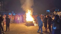 Viral Warga Dobrak Rumah-Bakar Mesin Judi di Karo, Jalan Diblokade