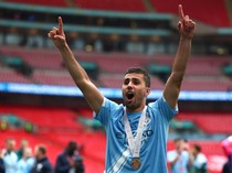 Rodri Punya Prioritas Lain, Tepikan Masa Depannya di Man City