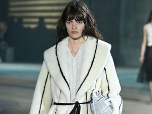 Comeback Motif Koran Kontroversial di Koleksi Dior Cruise 2027