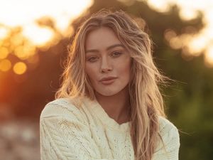 Hilary Duff Terobsesi Facial Sperma Salmon, Ajak Suami Ikutan
