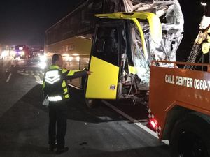 Kernet Bus Study Tour SMP Kendal Tewas Usai Kecelakaan di Tol Cipali
