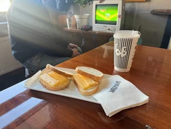 Konsep Anti-Mewah, Sandwich Murah Ini Justru Bikin Banyak Orang Penasaran
