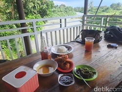 Menikmati Seafood Dengan Pemandangan Sungai di Medan