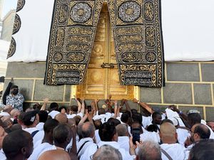 Jemaah dari AS hingga Inggris Berbondong-bondong ke Makkah, Tak Khawatir Perang