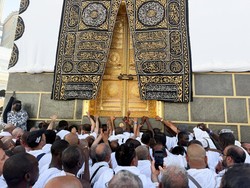 Suasana Masjidil Haram saat Salat Jumat Terakhir Jelang Puncak Haji