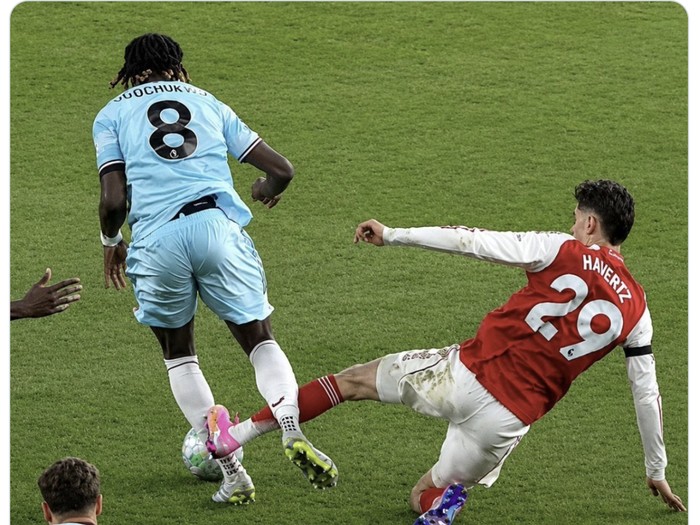 Meme Arsenal diolok-olok sebagai tim juara PGMOL.
