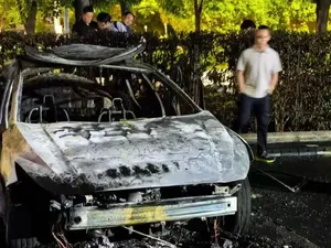 Lagi Diparkir, Sedan MG5 Tiba-tiba Terbakar