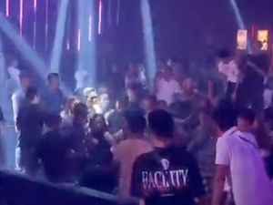 Video: Momen Kepanikan di Kafe Palembang Saat TNI Tembak TNI