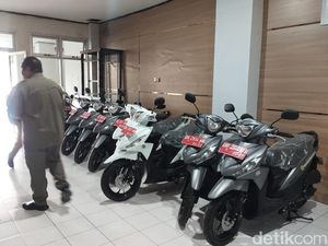 Tagih Pajak ke Rumah-rumah, Petugas Bapenda Kupang Dapat 20 Motor Baru