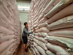 Pupuk Subsidi Siaga, Pasokan untuk Petani Jabar Terus Mengalir