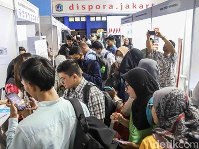 Pelamar Serbu Job Fair, Berebut Asa di Tengah Sulitnya Cari Kerja