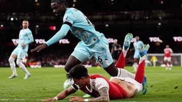 Arsenal Vs Burnley: Viral Video Celana Melorot Piero Hincapie