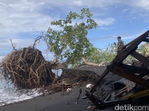 Abrasi Pantai Monggalan Klungkung Kian Parah