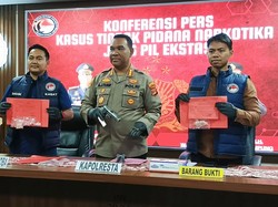 Pecatan TNI AU di Lampung Ditangkap karena Bawa 80 Butir Ekstasi-Senpi Rakitan