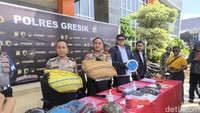 Polisi Bekuk 6 Orang Saat Gerebek Judi Sabung Ayam di Gresik