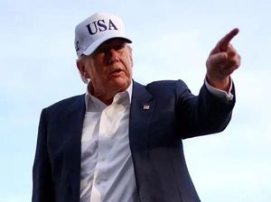 Trump Batalkan Serangan Baru ke Iran Usai Dibujuk Negara-negara Teluk