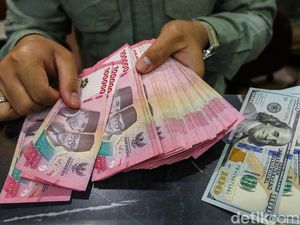 Rupiah Anjlok, Pakar Ekonomi Surabaya Bagikan Tips Hemat