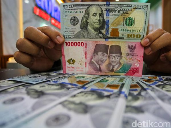 Rupiah Kian Terpuruk, Dolar AS Dekati Rp18.000
