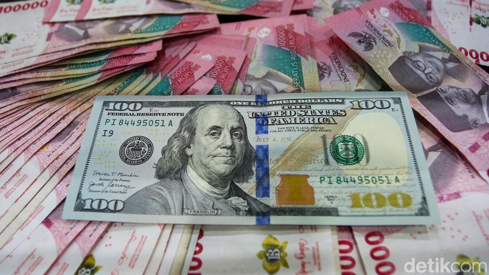 Dolar AS Menguat Tajam, Rupiah Tertekan Mendekati Rp 17.700