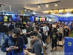 Persib Store Diserbu Bobotoh, Suasana Pesta Juara Mulai Terasa di Bandung