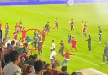 Suporter Penendang Pemain Persib Minta Maaf, Pasrah Jika Dihukum