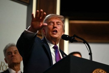 Kok Donald Trump Nggak Nonton Langsung Laga Pertama Timnas AS?