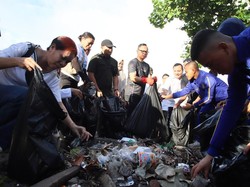 Wamendagri Bareng ASN & Praja IPDN NTB Gelar Gerakan Bersih Pantai