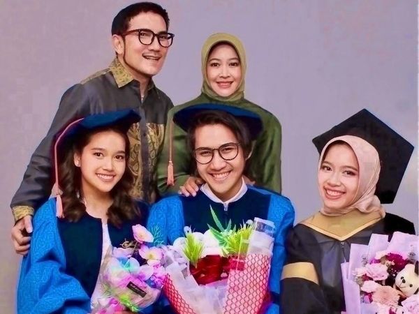 Yana Julio Happy Lihat 3 Anak Lulus S1-IP Tinggi