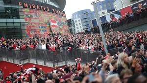 22 Tahun Menanti, Euforia Fans Arsenal Pecah di Emirates Stadium