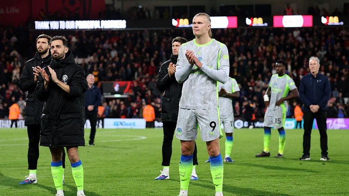 BOURNEMOUTH, ENGLAND - MAY 19: Erling Haaland and Bernardo Silva of Manchester City acknowledges the fans following the teams 1-1 draw in the Premier League match between Bournemouth and Manchester City at Vitality Stadium on May 19, 2026 in Bournem