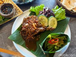 Video: Sedapnya Bebek Goreng Afkir dan Sup Iga ala Bali di Jaksel