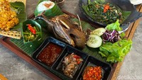 Bebek Klungkung: Sedapnya Bebek Goreng Afkir dan Sup Iga ala Bali di Jaksel