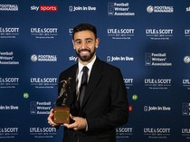 Bruno Fernandes Pamer Trofi Pemain Terbaik Liga Inggris Versi Wartawan