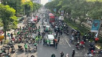 Aksi Demo Ojol Padati Frontage Ahmad Yani
