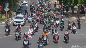 Demo Ojol Sempat Padati Jalanan Kota Surabaya