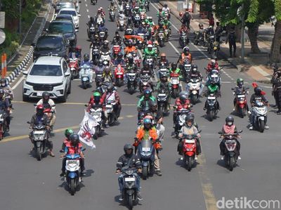 Demo Ojol Sempat Padati Jalanan Kota Surabaya