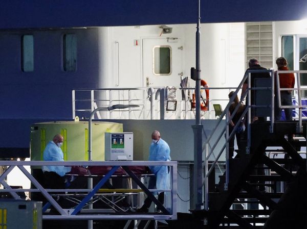 Detik-detik Jenazah Korban Hantavirus Diturunkan dari MV Hondius di Rotterdam