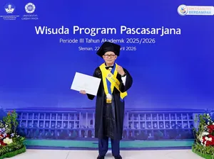 Di Usia 68 Tahun, Djoko Raih Gelar Master Teknik Fisika dari UGM