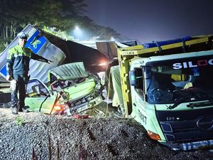 Tabrakan Truk Vs Truk gegara Sama-sama Rem Blong di Salatiga, 1 Orang Tewas