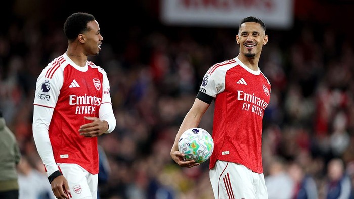 LONDON, ENGLAND - MAY 18: William Saliba and Gabriel of Arsenal react after the teams victory in the Premier League match between Arsenal and Burnley at Emirates Stadium on May 18, 2026 in London, England. (Photo by Justin Setterfield/Getty Images)