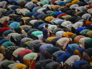 Apakah Sholat Idul Adha Wajib? Ini Hukum Menurut 4 Madzhab