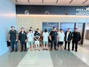 Imigrasi Deportasi 19 WNA Sindikat Love Scamming di Tangerang