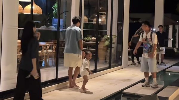 Momen Pratama Arhan dan Inka Andestha Liburan Bareng Keluarga