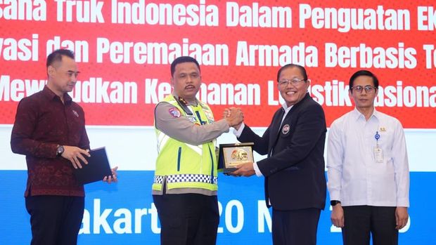 Kakorlantas Irjen Agus Suryonugroho menghadiri Musyawarah Nasional III Asosiasi Pengusaha Truk Indonesia (Aptrindo), Rabu (20/5)