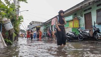 Kali Meluap usai Hujan Deras, Klender Kembali Tergenang